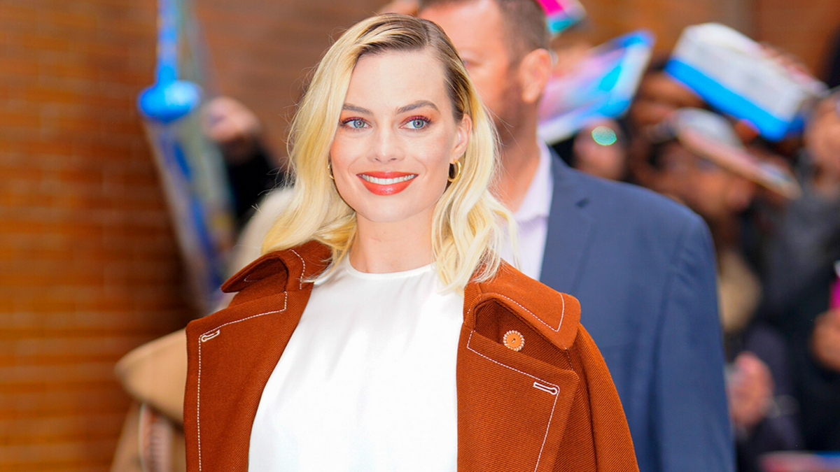 Margot Robbie Has Stopped Being An Amateur Tattoo Artist After An Epic Wedding Fail