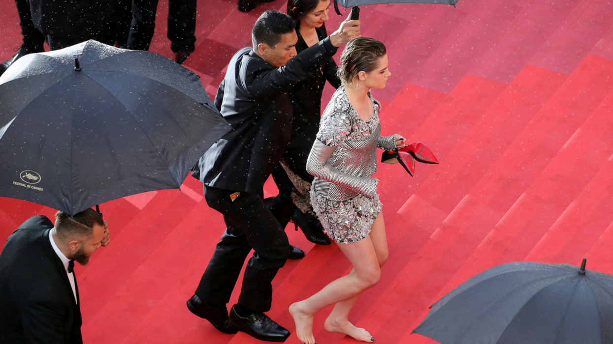 Kristen Stewart Gives A Big Middle Finger To The Cannes Film Festival Dress Code By Removing Her Heels
