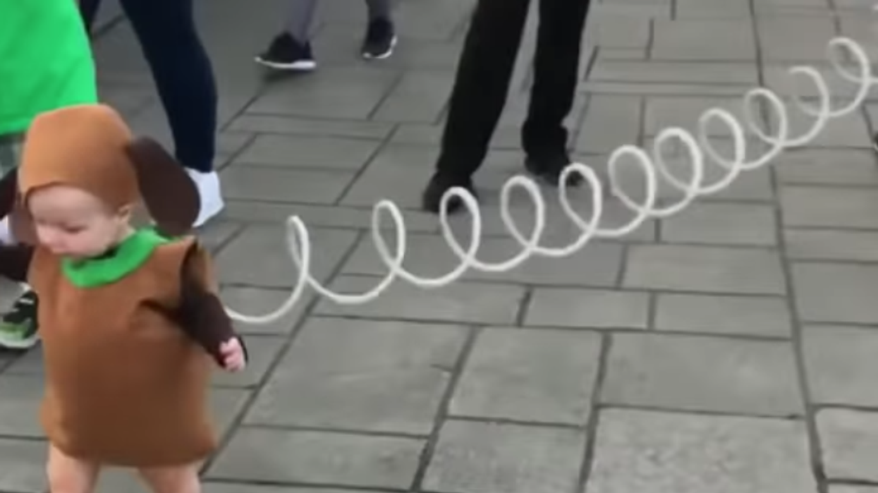 These Toddlers Dressed As Slinky Dog From Toy Story Are Serious Halloween Goals