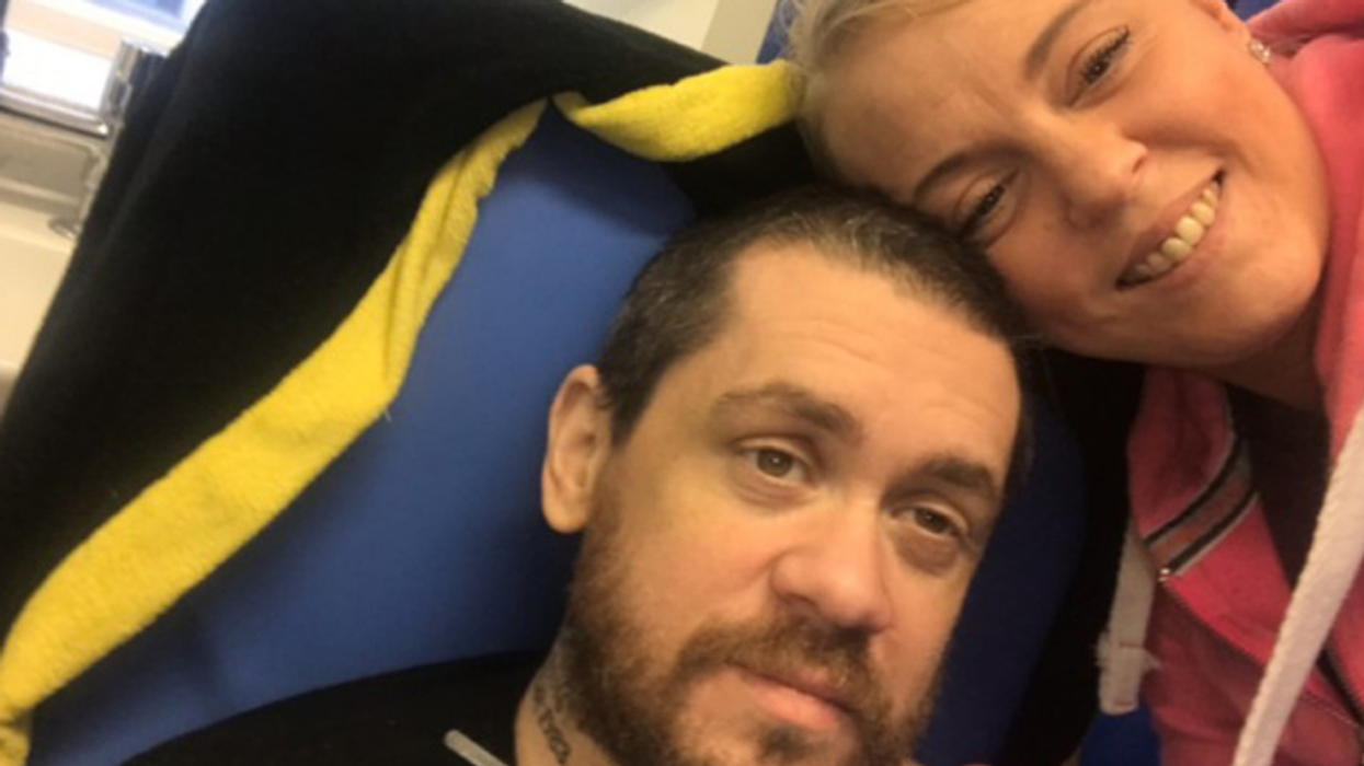 Couple Finds Love At The Hospital While Waiting For Life-Saving Transplants ❤️