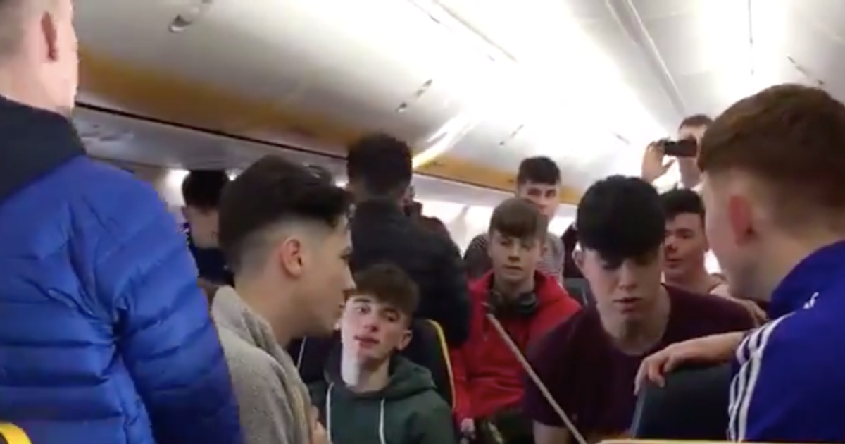 Group Of Irish Students Entertain Ryanair Flight With Impromptu Song And Dance 😍