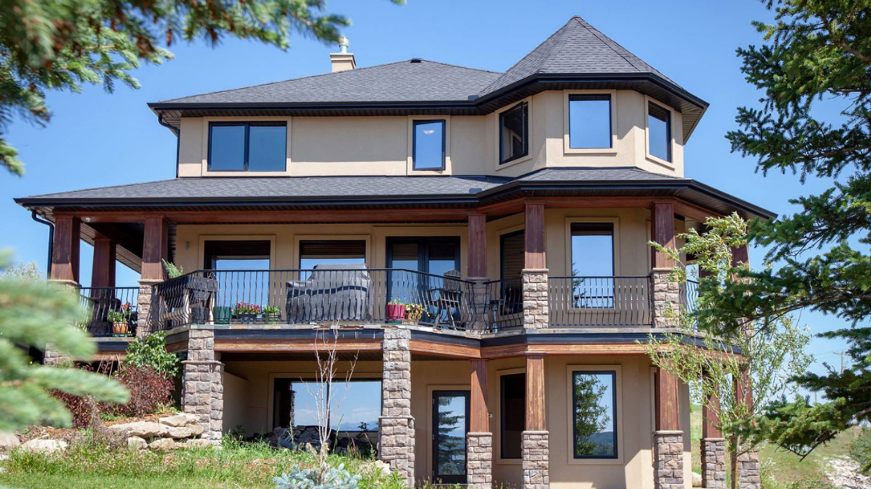 Canadian Woman Selling Her $1.3M Mansion For $19 And An Essay Has Some Very Specific Stipulations