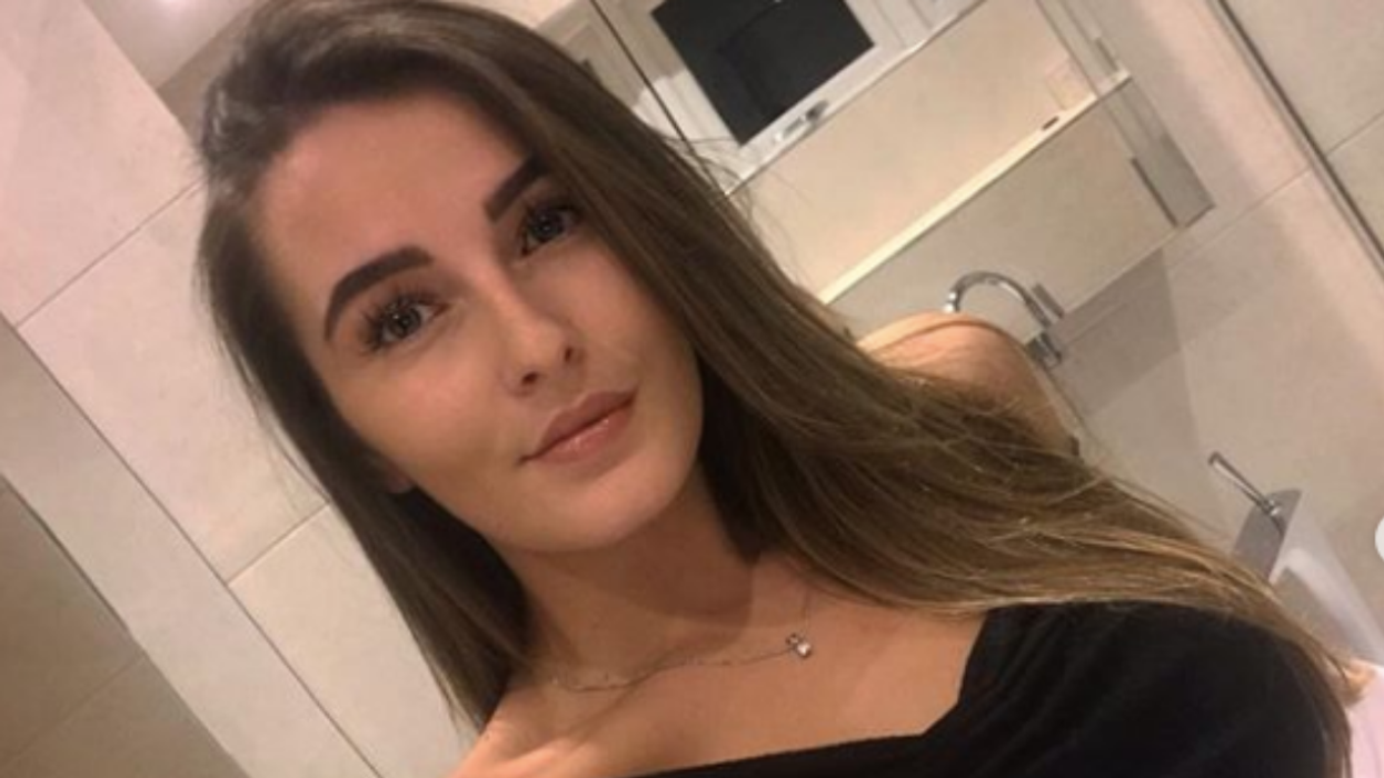 Airline Apologizes For Threatening To Kick Woman Off Flight For 'Inappropriate Attire'