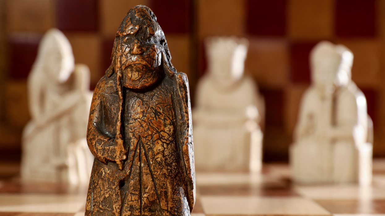 Family's Chess Piece That Was Bought For $6 Turns Out To Be Worth Over $1 Million