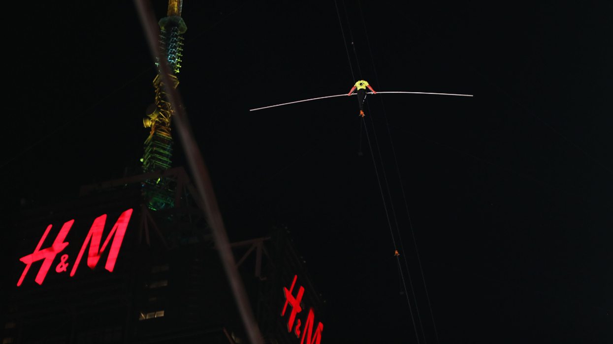 Flying Wallendas Stun Times Square Visitors With Death-Defying Hire-Wire Stunt