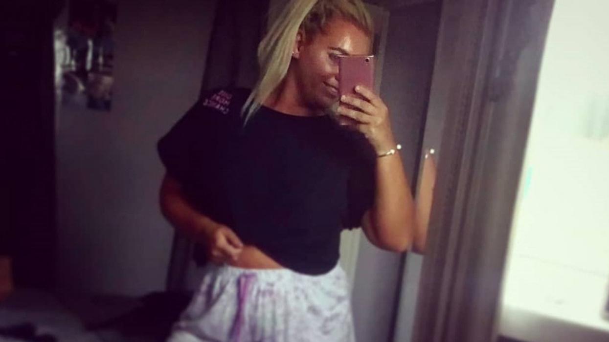 Woman Reveals Her Tanning Secret—Snorting Fake Tan Through A Nasal Spray