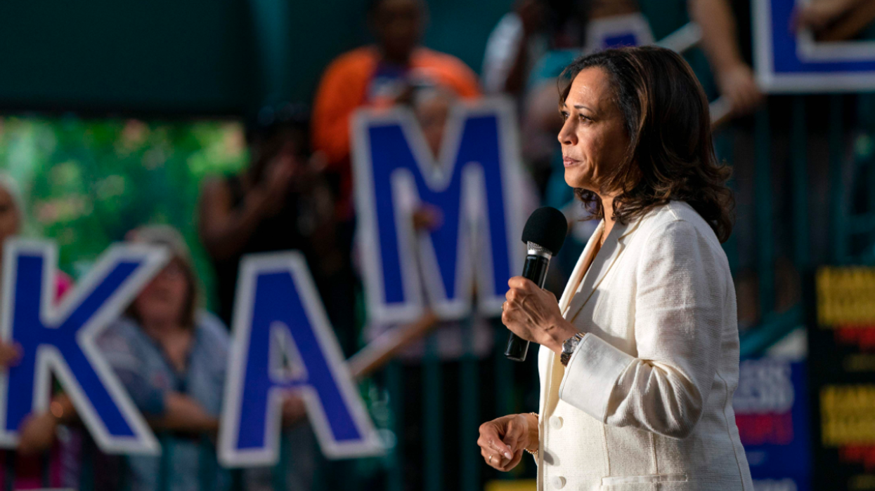 Kamala Harris Says She Was Waving At Detained Children In Viral Waving Meme