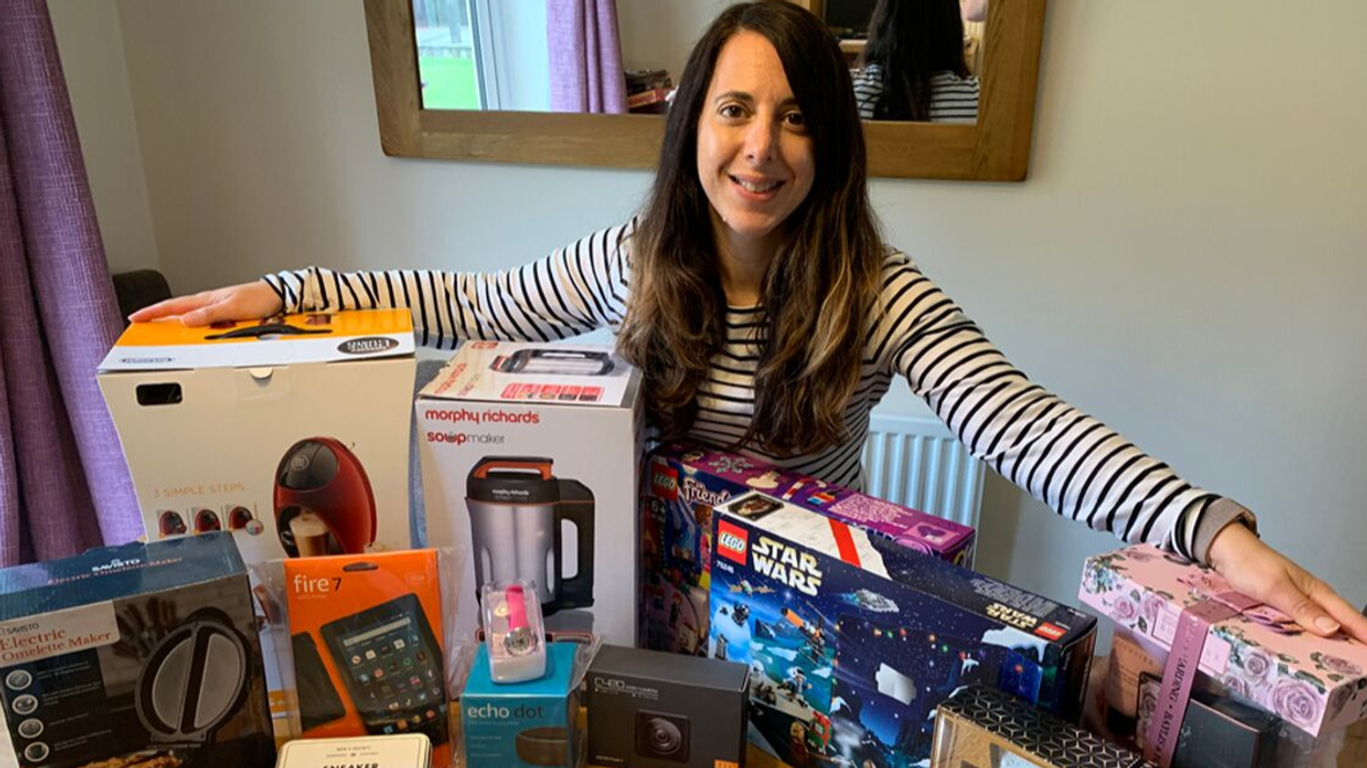 Real Life Fairy Godmother Helps 2,000 Strangers By Giving Them Over $90k Worth Of Freebies