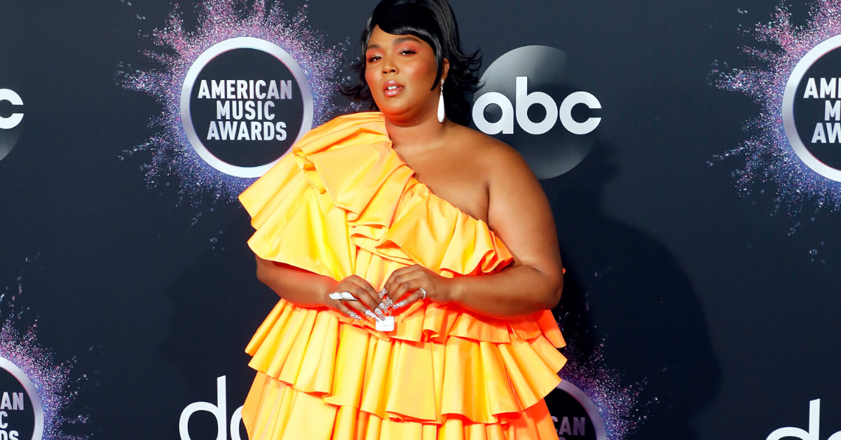 Lizzo Asked Fans To Photoshop Her Tiny AMAs Purse To Look Huge, And They Delivered