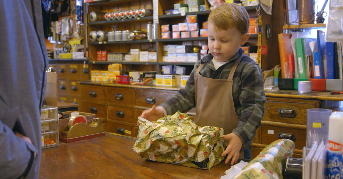 Local Hardware Store's Impossibly Cute Christmas Ad Cost Just $130 To Make
