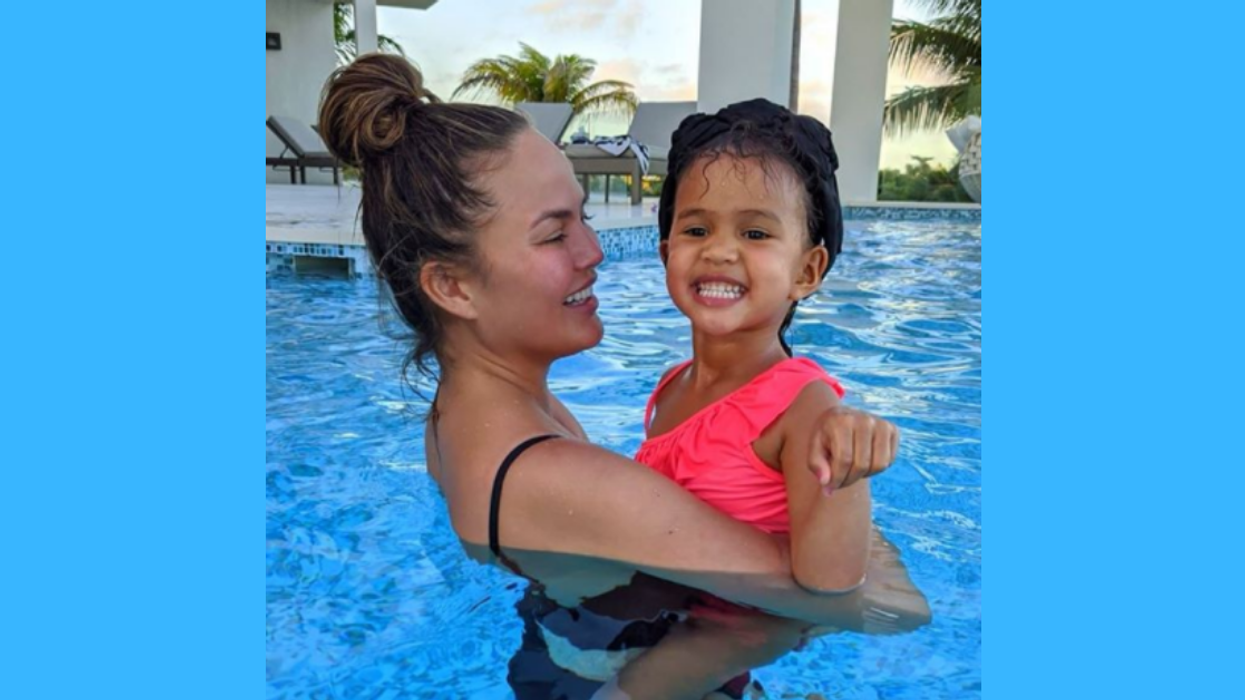 Chrissy Teigen Hilariously Claps Back After Being Accused Of Photoshopping A Pool Photo