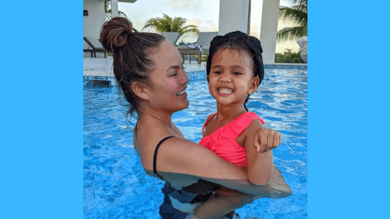 Chrissy Teigen Hilariously Claps Back After Being Accused Of Photoshopping A Pool Photo