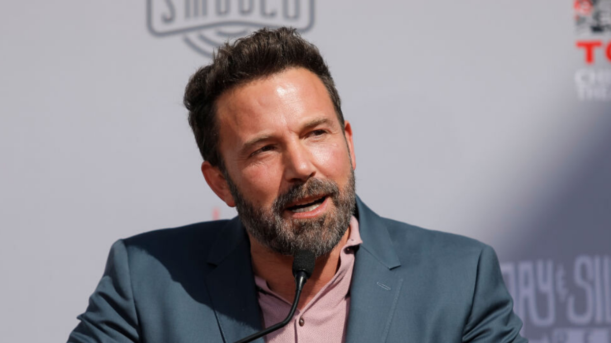 Twitter Is Doing A Double Take After Ben Affleck Is Photographed On Set As A Platinum Blonde For New Movie