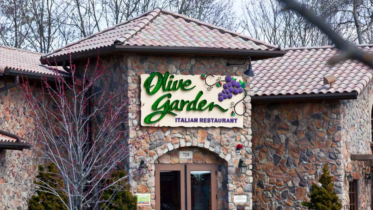 Indiana Olive Garden Manager Fired After Complying With Couple's Request That Their Server Not Be 'Colored'