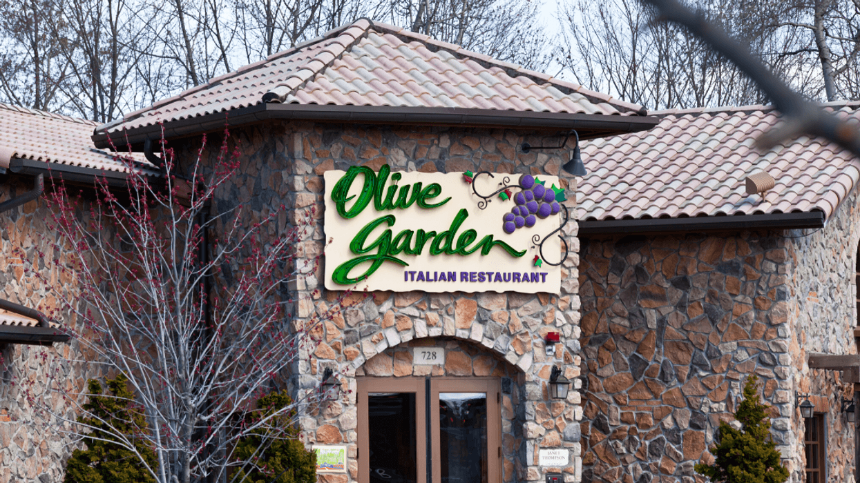 Indiana Olive Garden Manager Fired After Complying With Couple's Request That Their Server Not Be 'Colored'
