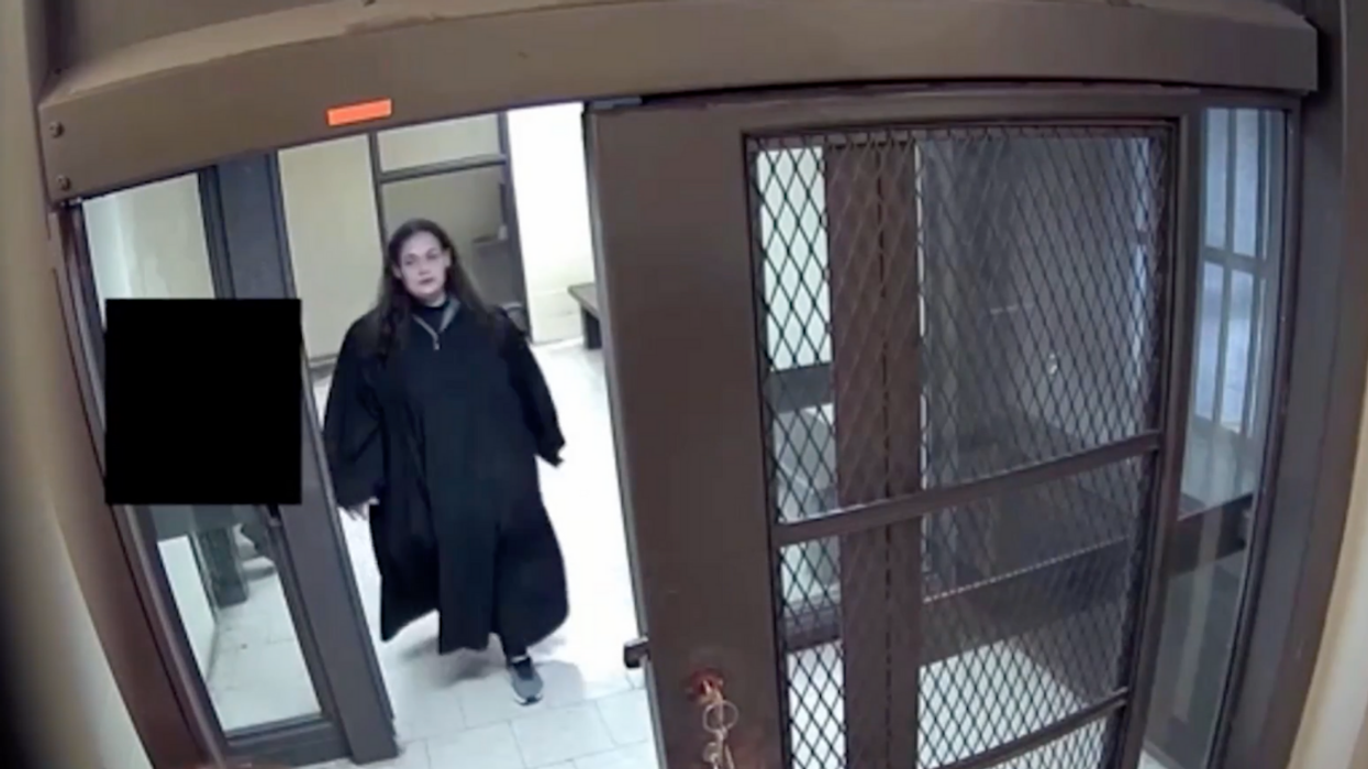 Illinois Judge Reassigned Indefinitely After Video Emerges Of Her Locking Up Young Girl In A Courtroom Holding Cell