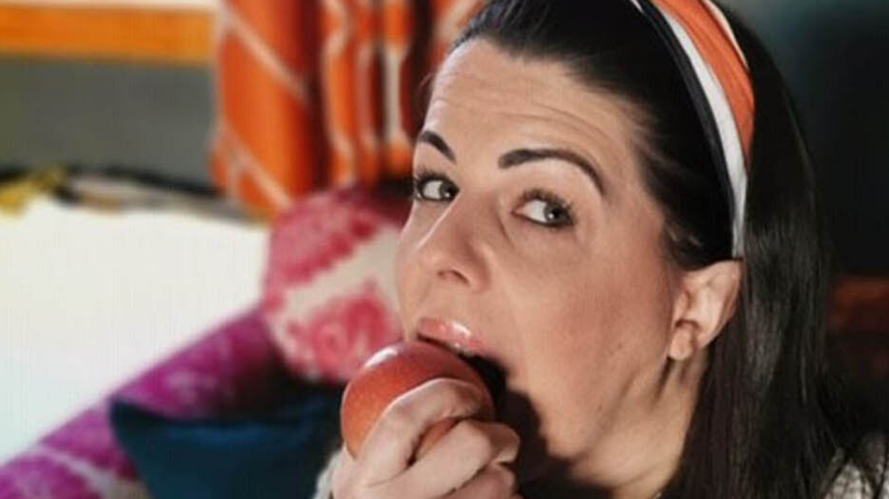 Mom With Debilitating Arthritis Celebrates Getting A New Jaw By Biting Into An Apple In Powerful Photo