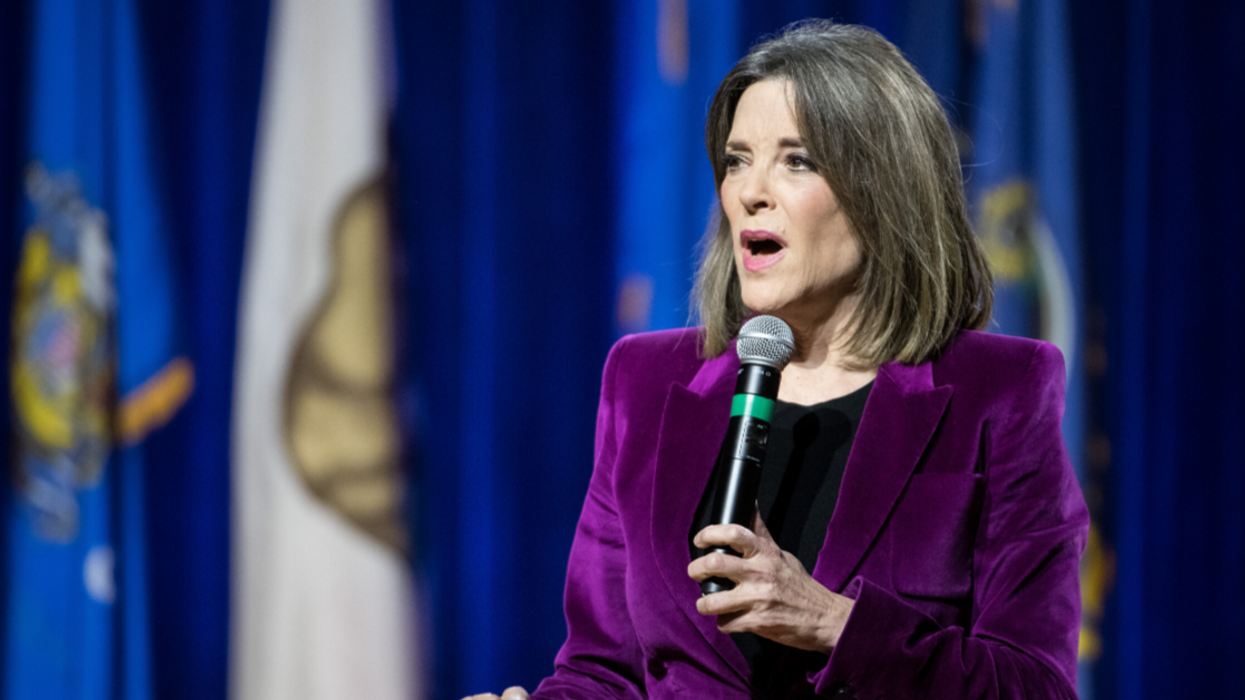 Video Of Marianne Williamson Praying For Everyone's Nether Regions Amid Coronavirus Outbreak Is The Bizarre Energy We All Need Right Now