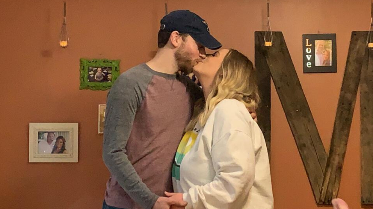 Couple Surprises Their Families With An Kitchen Wedding Ceremony Amid Lockdown