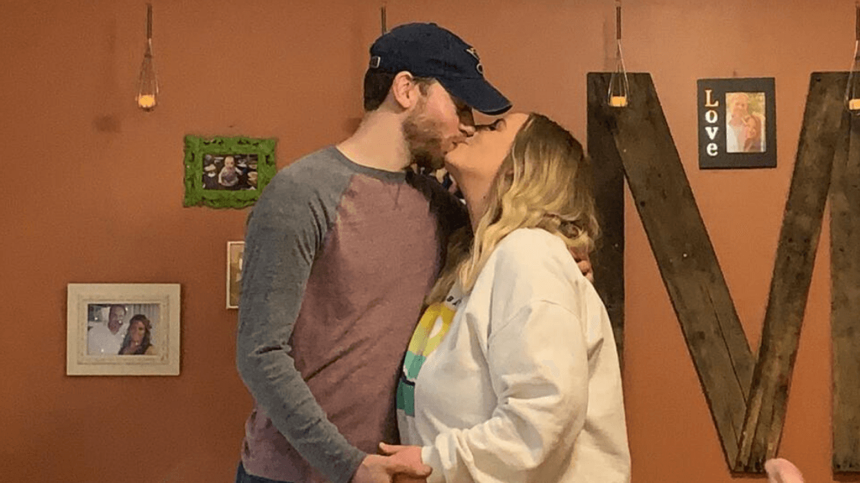 Couple Surprises Their Families With An Kitchen Wedding Ceremony Amid Lockdown