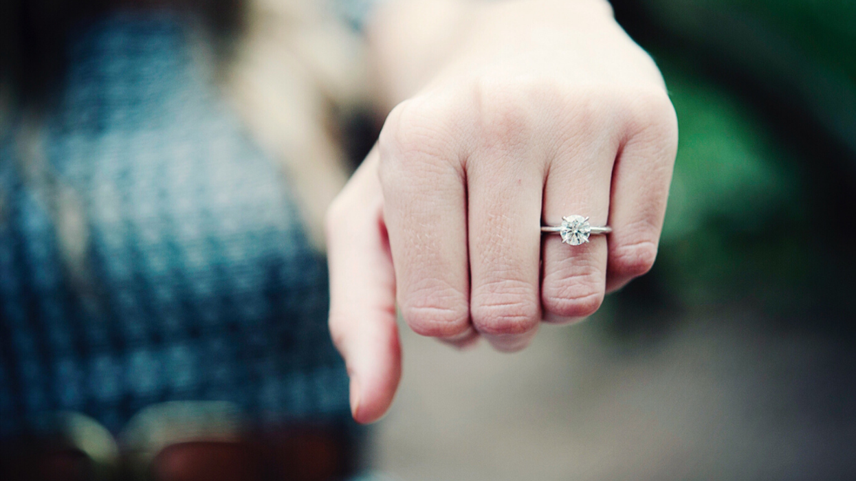 Woman Upsets Her New Fiancé After Refusing To Take Off Her Engagement Ring From Her Late Fiancé Who Died Tragically