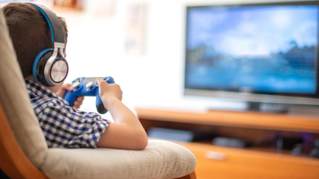 Dad Asks If He's Wrong For Calling His Son A 'Loser' For Using A Video Game To Bully A Younger Kid