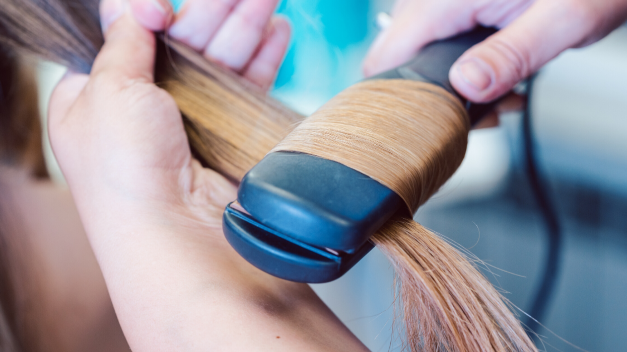 Teen's Boyfriend Accuses Her Of 'Deceiving' Him After He Finds Out She's Been Straightening Her Naturally Curly Hair