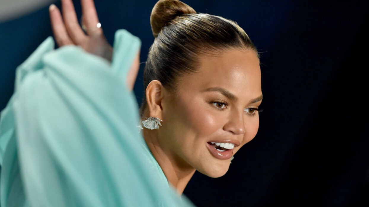 Someone Tried To Accuse Chrissy Teigen Of Stealing A Recipe For Her Cook Book—And Chrissy Was Having None Of It