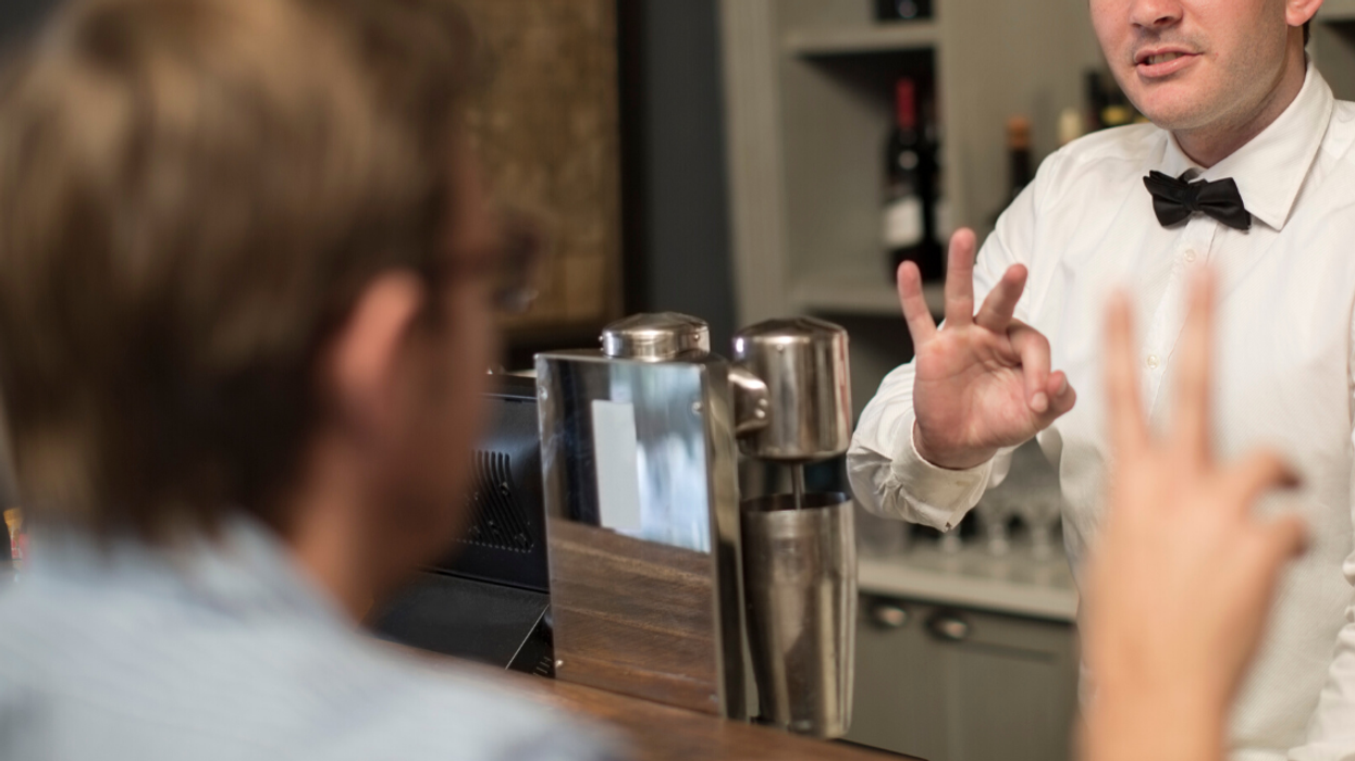 Guy Asks Woman If He Can Buy Her A Drink At A Bar, Then Refuses To Pay After She Takes Advantage Of His Offer