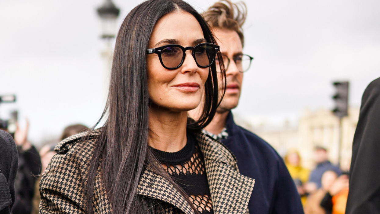 Demi Moore Just Shared Photos Of Her Bizarre Dual Bathroom-Office, And Fans Are Weirded Out