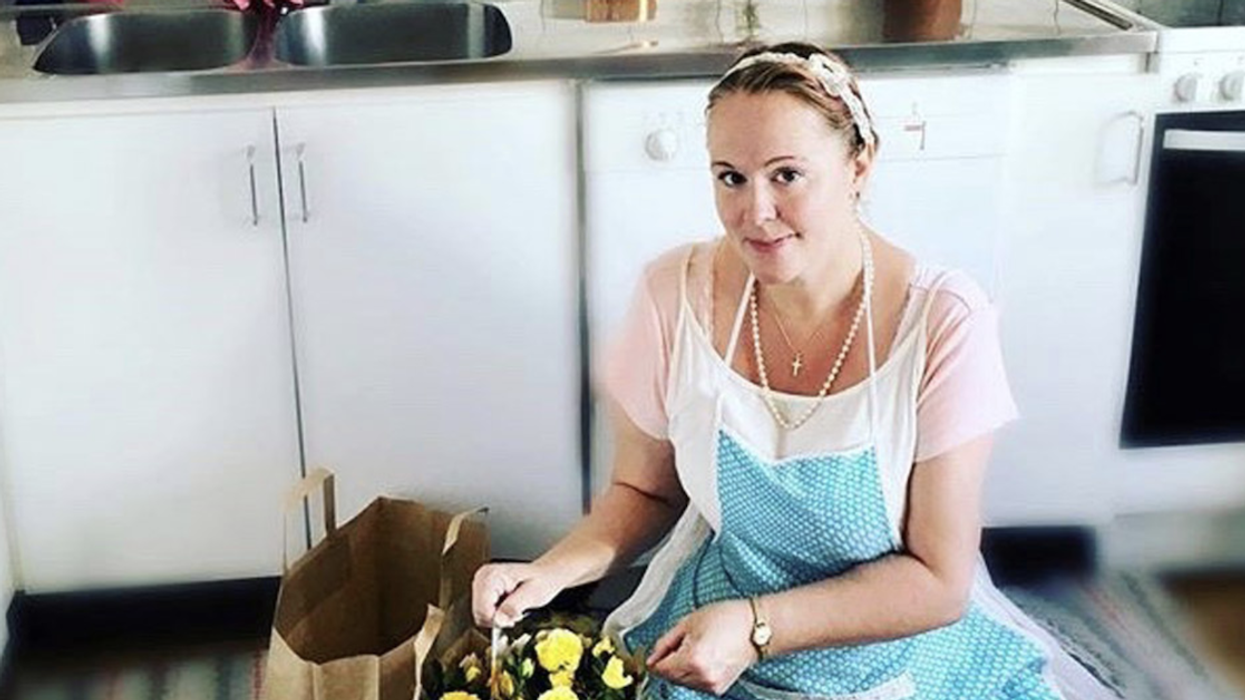 Woman Reinvents Herself As A 'Tradwife' Who Wakes Up At 5AM To Cook And Clean For Her Family