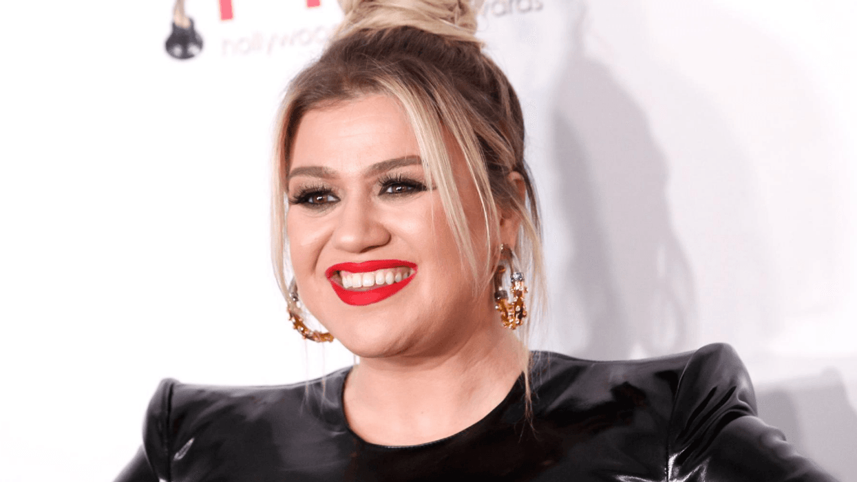 Kelly Clarkson Has Powerful Response To Troll Who Tried To Shame Her For Being A Working Mom
