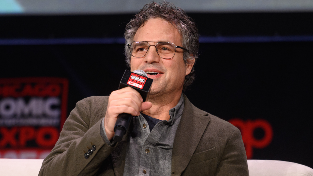 Resurfaced Photo Of Mark Ruffalo Riding A Skateboard Sparks An Unexpected Photoshop Battle