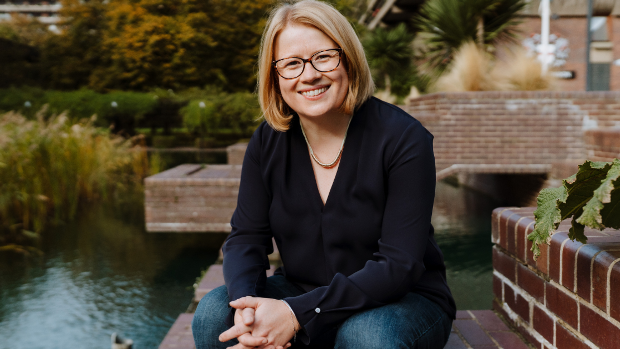 Woman Who Once Flew 6k Miles For Dinner Quits High-Paying Job To Work For Free Saving The Planet