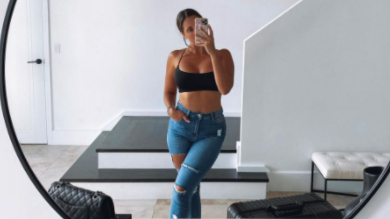 Airline Apologizes After Instagram Model Forced To Cover Up By Crew For Her 'Inappropriate' Outfit