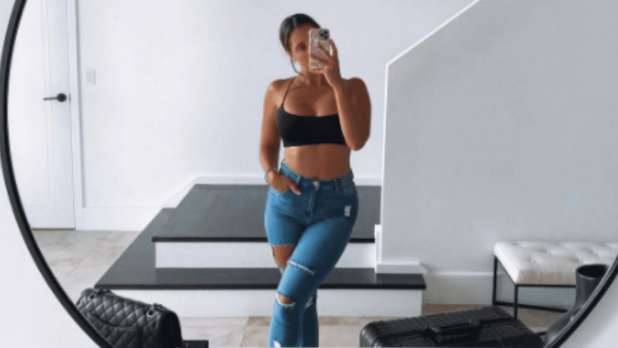 Airline Apologizes After Instagram Model Forced To Cover Up By Crew For Her 'Inappropriate' Outfit