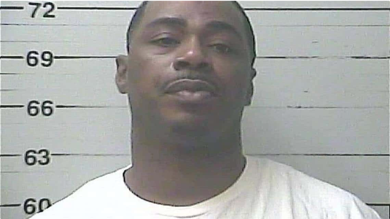 Mississippi Police Called Out After Posing For Smiling Photo With Black Suspect After Manhunt