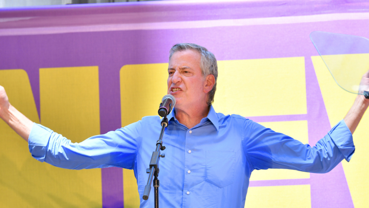 NYC Mayor Roasted After Sharing Photo With Unintentionally Racy Reflection In His Sunglasses