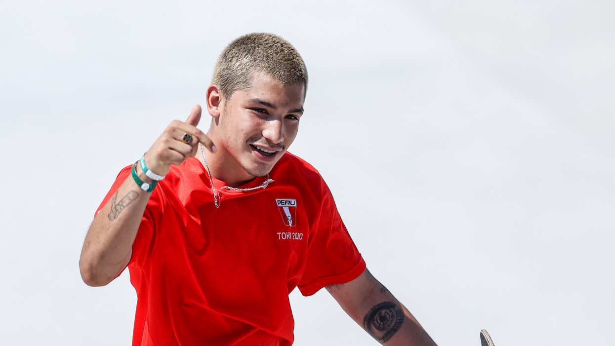 Skateboarder Wipes Out Crotch-First Right Into A Pole—And Men Everywhere Just Screamed