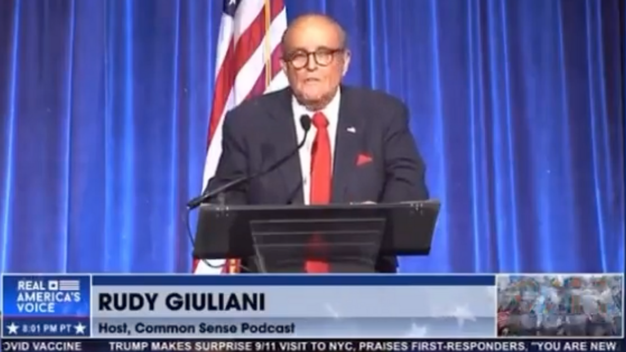 Rudy Giuliani Does Bizarre Impression Of The Queen During Rambling Speech At 9/11 Dinner
