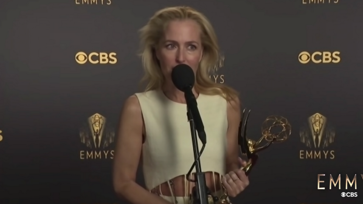 Reporter Awkwardly Asks Gillian Anderson If She's Talked With Margaret Thatcher—Who Died In 2013