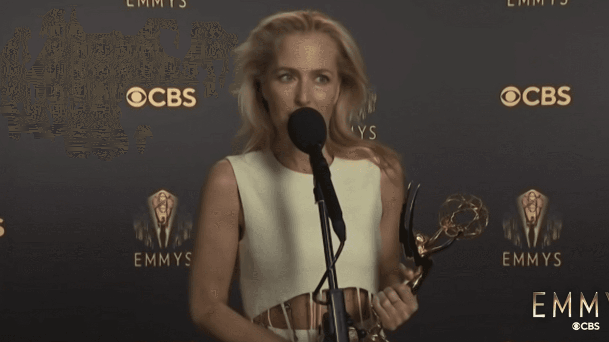 Reporter Awkwardly Asks Gillian Anderson If She's Talked With Margaret Thatcher—Who Died In 2013