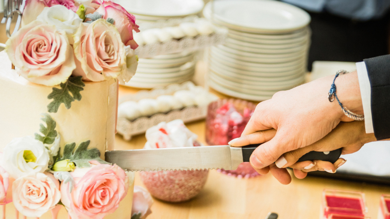 Newlyweds Demand Wedding Guest Pay Up For Taking A Second Piece Of Wedding Cake