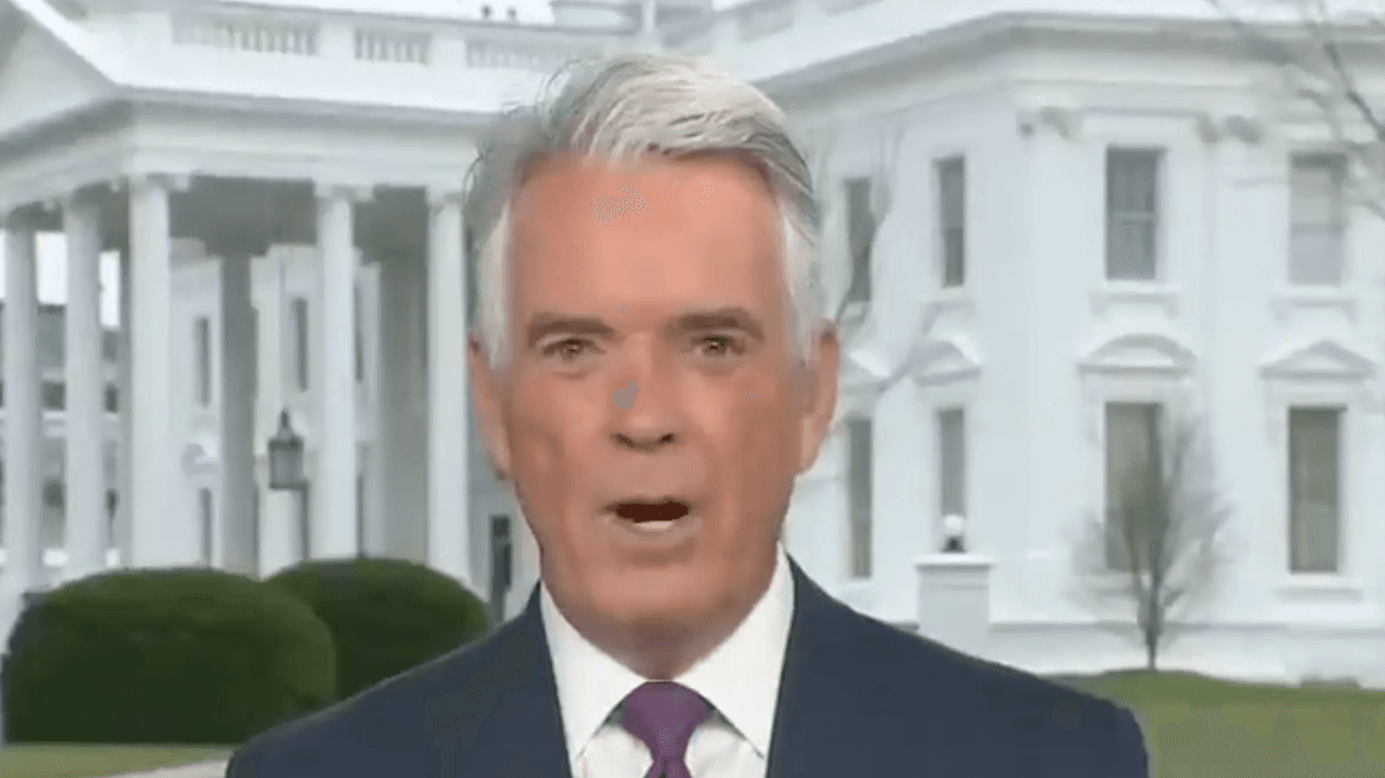 Fox Anchor Walks Back Now Deleted Tweet Questioning Vaxx Effectiveness After Colin Powell's Death