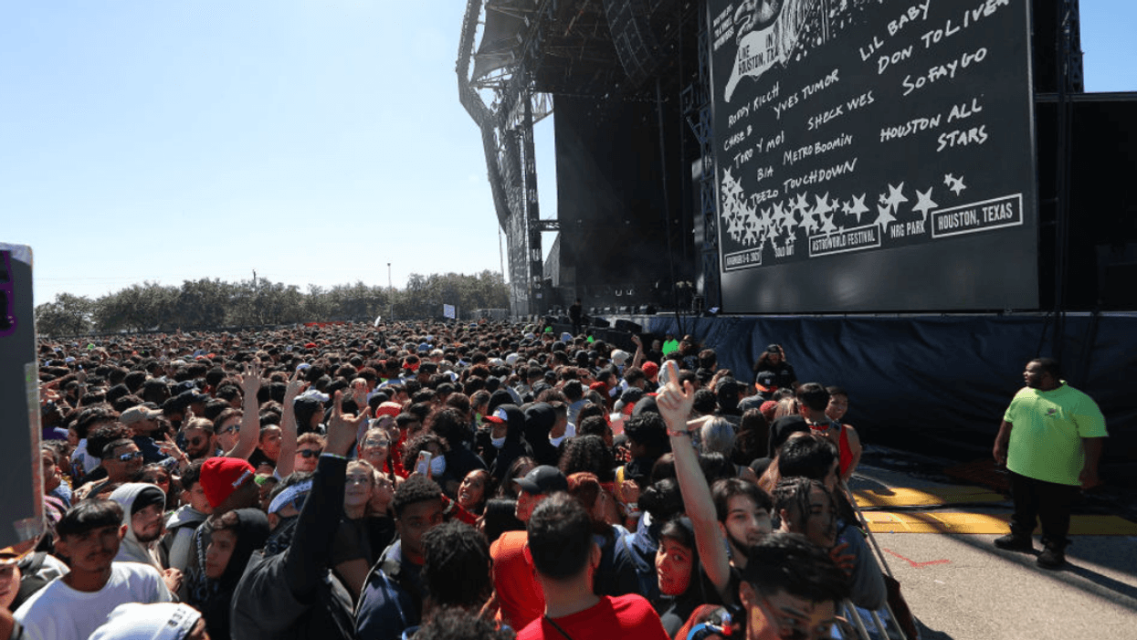 Nurse Who Attended Deadly Astroworld Festival Says 'No One Listened' As Fans Warned Crew