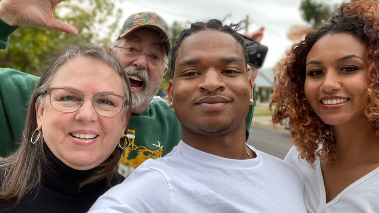Man Who Was Accidentally Invited To Stranger's Thanksgiving Dinner Is Going For 6th Year In A Row