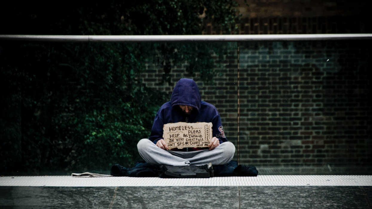 People Explain Which Items You Should Never Give To Someone Who's Homeless