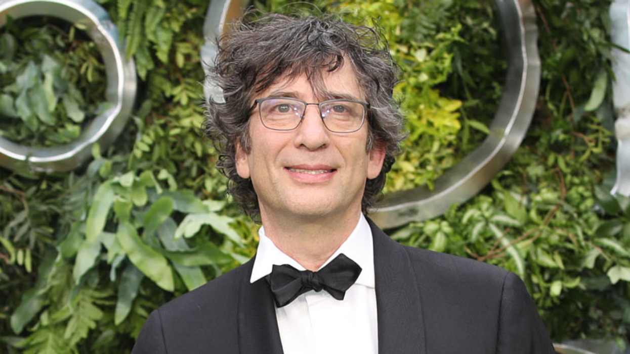 Author Neil Gaiman Gives Troll An English Lesson After She Rips Teachers Who Use 'They/Them' Pronouns