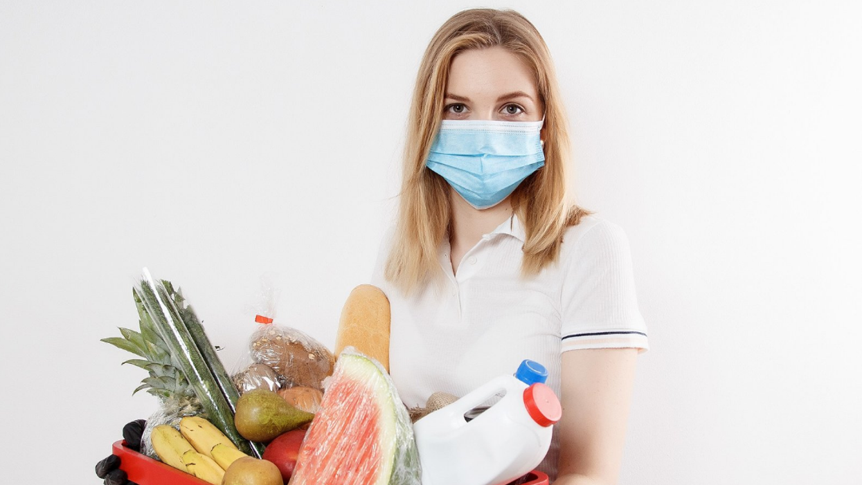 People Debate Whether They'd Bag Groceries For A Living If It Paid $100k Per Year