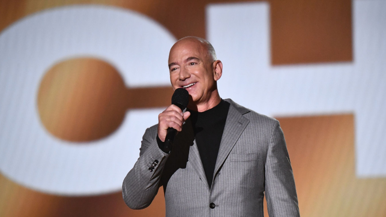 Jeff Bezos Ripped After 144-Year-Old Bridge Has To Be Dismantled So His Giant Yacht Can Pass Through